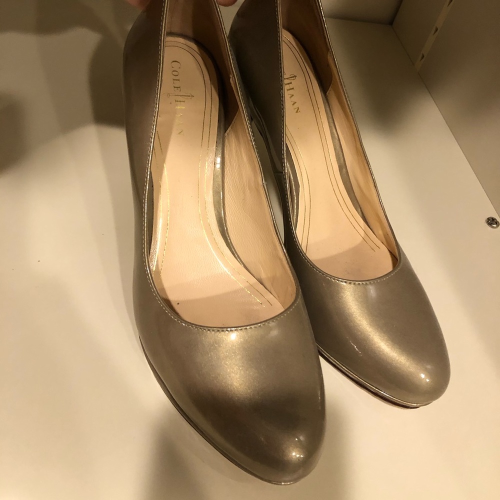 Cole haan gold pumps